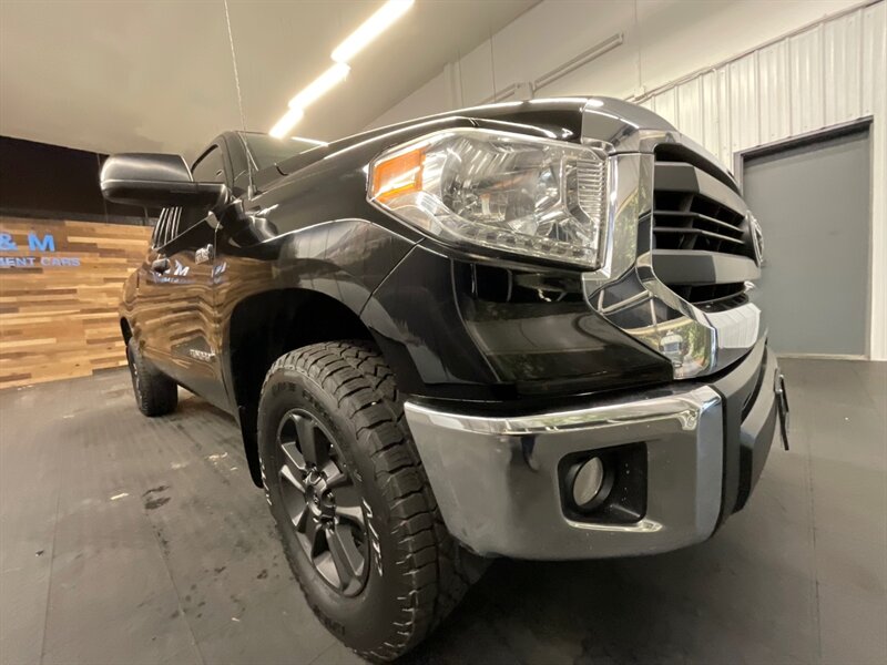 2014 Toyota Tundra SR5 4X4 / 5.7L V8 / Navigation & Backup Camera  LOCAL OREGON TRUCK / RUST FREE / Excel Cond - Photo 10 - Gladstone, OR 97027