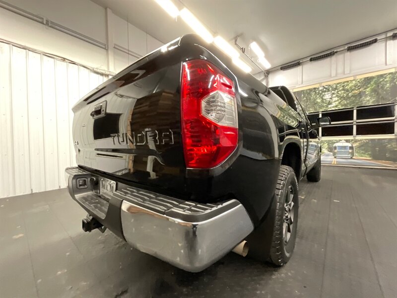 2014 Toyota Tundra SR5 4X4 / 5.7L V8 / Navigation & Backup Camera  LOCAL OREGON TRUCK / RUST FREE / Excel Cond - Photo 12 - Gladstone, OR 97027