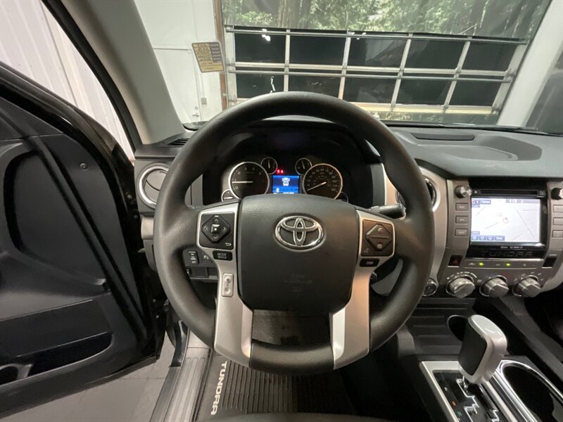 2014 Toyota Tundra SR5 4X4 / 5.7L V8 / Navigation & Backup Camera  LOCAL OREGON TRUCK / RUST FREE / Excel Cond - Photo 43 - Gladstone, OR 97027