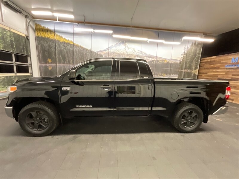 2014 Toyota Tundra SR5 4X4 / 5.7L V8 / Navigation & Backup Camera  LOCAL OREGON TRUCK / RUST FREE / Excel Cond - Photo 3 - Gladstone, OR 97027