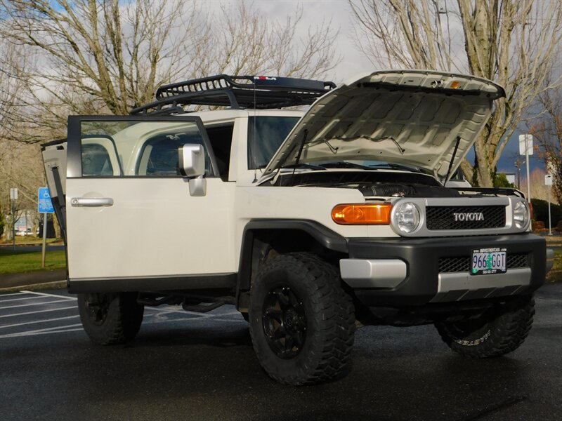 2013 Toyota FJ Cruiser Sport Utility 4X4 / Camera / LIFTED w/ NEW 33