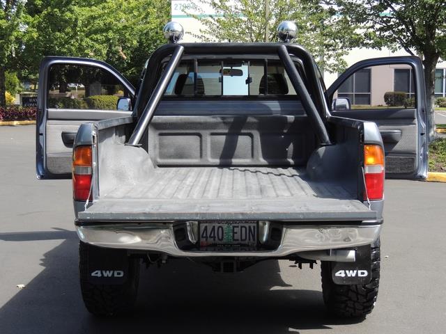 1997 Toyota Tacoma SR5 2dr / 4X4 / 6Cyl / 5-SPEED / LIFTED LIFTED   - Photo 12 - Portland, OR 97217