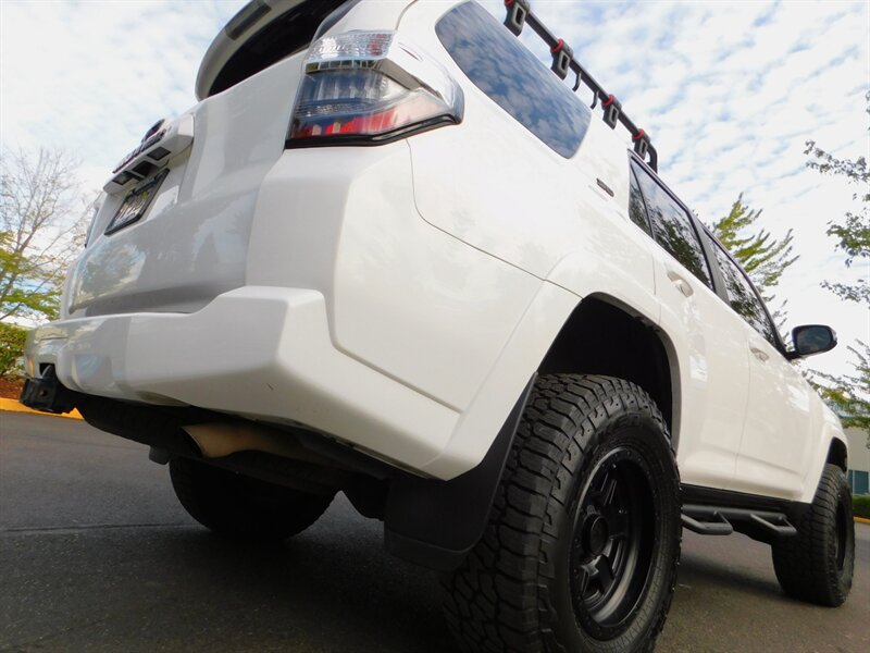 2018 Toyota 4Runner SR5 Premium 4X4 Leather Sunroof 3RD SEAT / LIFTED   - Photo 10 - Portland, OR 97217