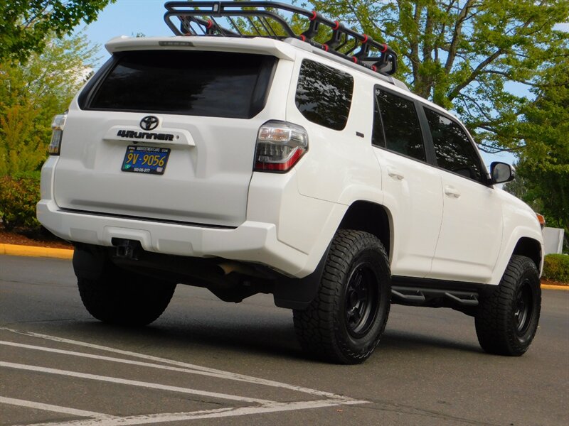 2018 Toyota 4Runner SR5 Premium 4X4 Leather Sunroof 3RD SEAT / LIFTED   - Photo 8 - Portland, OR 97217