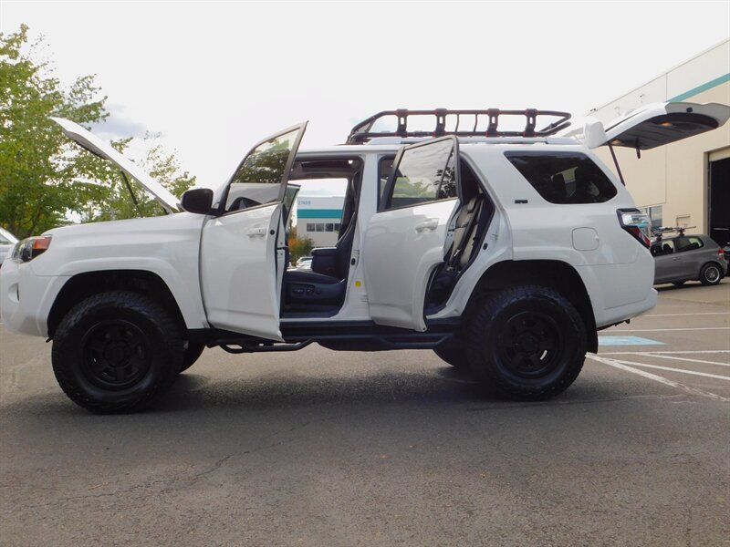 2018 Toyota 4Runner SR5 Premium 4X4 Leather Sunroof 3RD SEAT / LIFTED   - Photo 28 - Portland, OR 97217