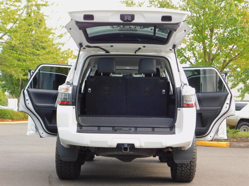 2018 Toyota 4Runner SR5 Premium 4X4 Leather Sunroof 3RD SEAT / LIFTED   - Photo 30 - Portland, OR 97217