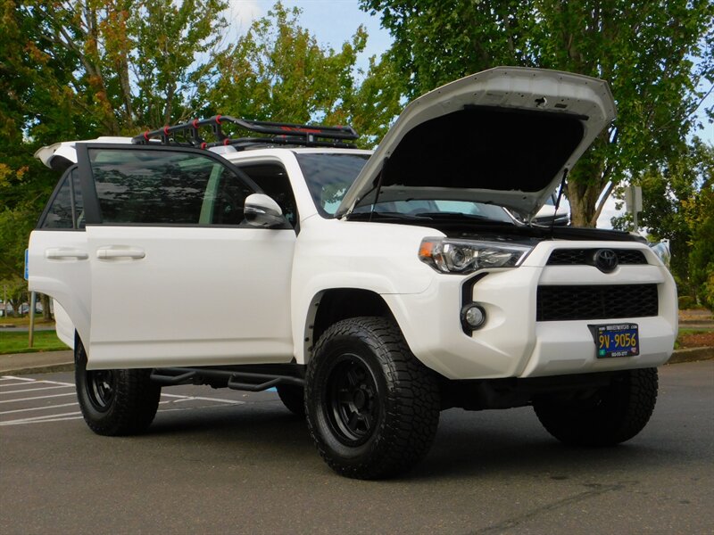 2018 Toyota 4Runner SR5 Premium 4X4 Leather Sunroof 3RD SEAT / LIFTED   - Photo 33 - Portland, OR 97217