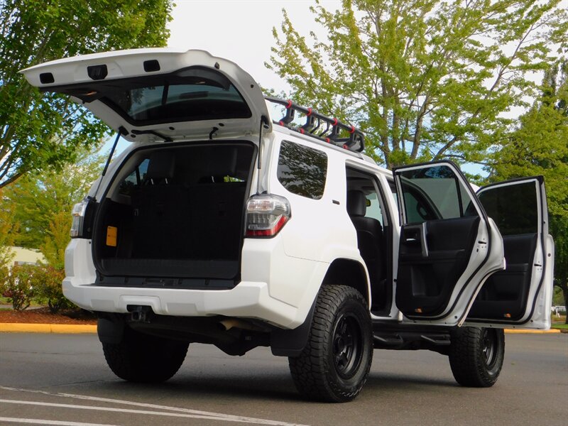 2018 Toyota 4Runner SR5 Premium 4X4 Leather Sunroof 3RD SEAT / LIFTED   - Photo 31 - Portland, OR 97217