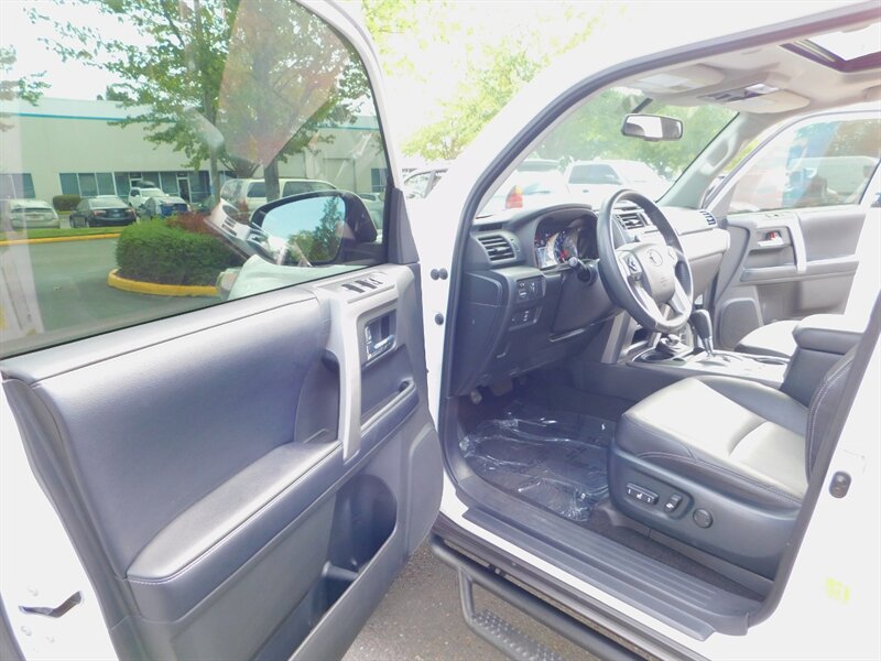 2018 Toyota 4Runner SR5 Premium 4X4 Leather Sunroof 3RD SEAT / LIFTED   - Photo 11 - Portland, OR 97217