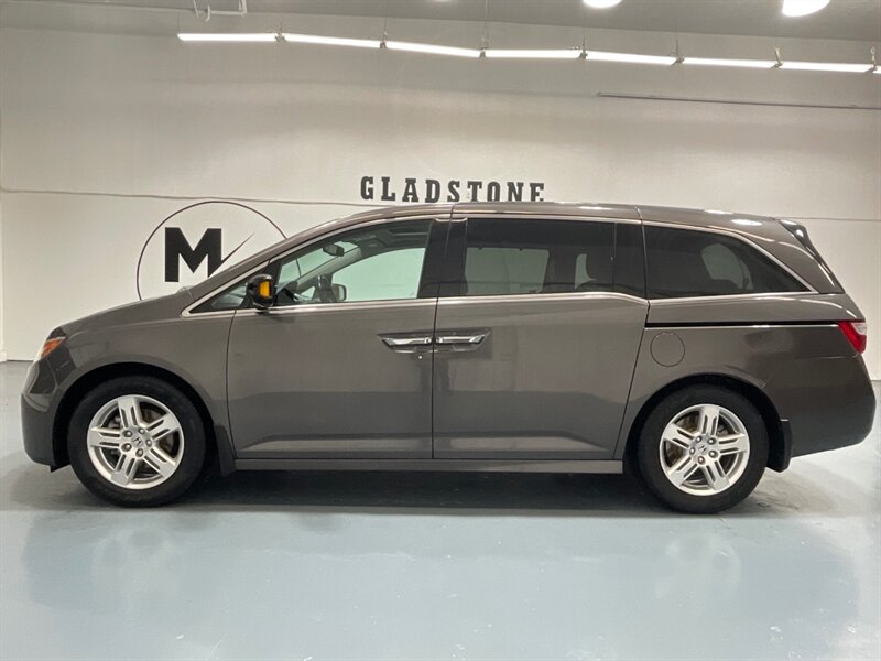 2013 Honda Odyssey Touring Elite MiniVan / 1-OWNER / DVD / 69K MILES  / ZERO RUST / Navi & Backup Camera / Sunroof / Leather Heated Seats / DVD Player / 8-Passenger - Photo 3 - Gladstone, OR 97027