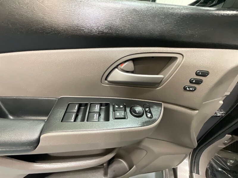 2013 Honda Odyssey Touring Elite MiniVan / 1-OWNER / DVD / 69K MILES  / ZERO RUST / Navi & Backup Camera / Sunroof / Leather Heated Seats / DVD Player / 8-Passenger - Photo 38 - Gladstone, OR 97027