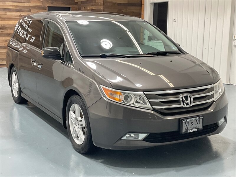 2013 Honda Odyssey Touring Elite MiniVan / 1-OWNER / DVD / 69K MILES  / ZERO RUST / Navi & Backup Camera / Sunroof / Leather Heated Seats / DVD Player / 8-Passenger