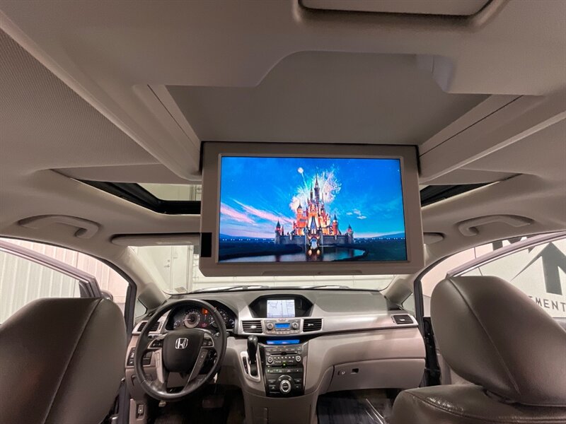 2013 Honda Odyssey Touring Elite MiniVan / 1-OWNER / DVD / 69K MILES  / ZERO RUST / Navi & Backup Camera / Sunroof / Leather Heated Seats / DVD Player / 8-Passenger - Photo 19 - Gladstone, OR 97027