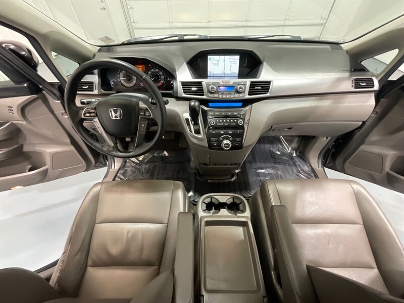 2013 Honda Odyssey Touring Elite MiniVan / 1-OWNER / DVD / 69K MILES  / ZERO RUST / Navi & Backup Camera / Sunroof / Leather Heated Seats / DVD Player / 8-Passenger - Photo 9 - Gladstone, OR 97027