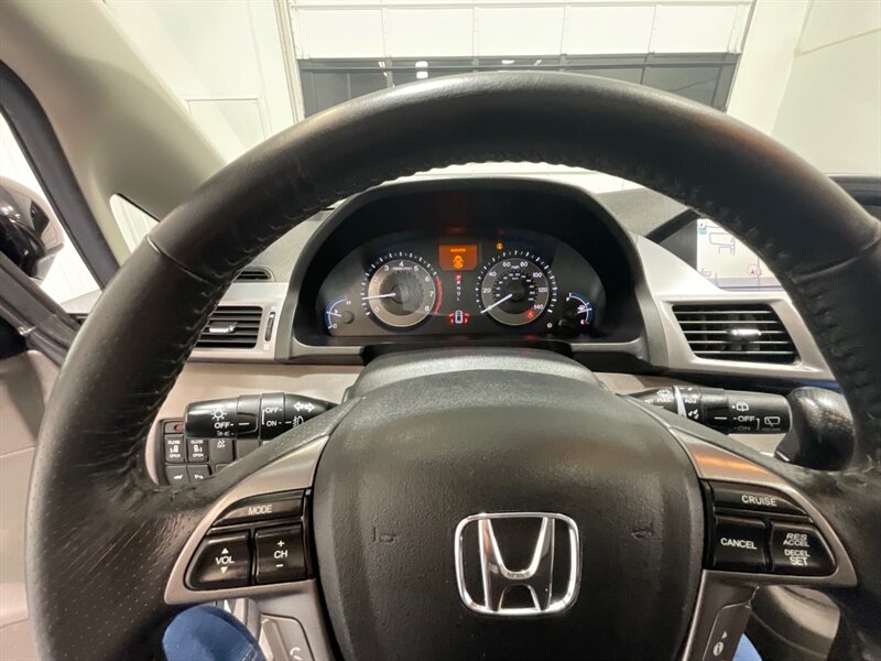 2013 Honda Odyssey Touring Elite MiniVan / 1-OWNER / DVD / 69K MILES  / ZERO RUST / Navi & Backup Camera / Sunroof / Leather Heated Seats / DVD Player / 8-Passenger - Photo 52 - Gladstone, OR 97027
