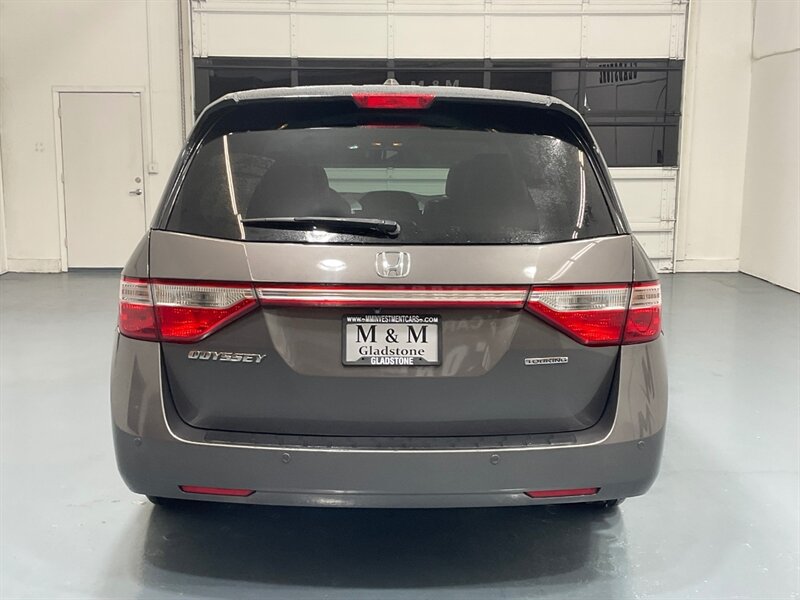 2013 Honda Odyssey Touring Elite MiniVan / 1-OWNER / DVD / 69K MILES  / ZERO RUST / Navi & Backup Camera / Sunroof / Leather Heated Seats / DVD Player / 8-Passenger - Photo 6 - Gladstone, OR 97027