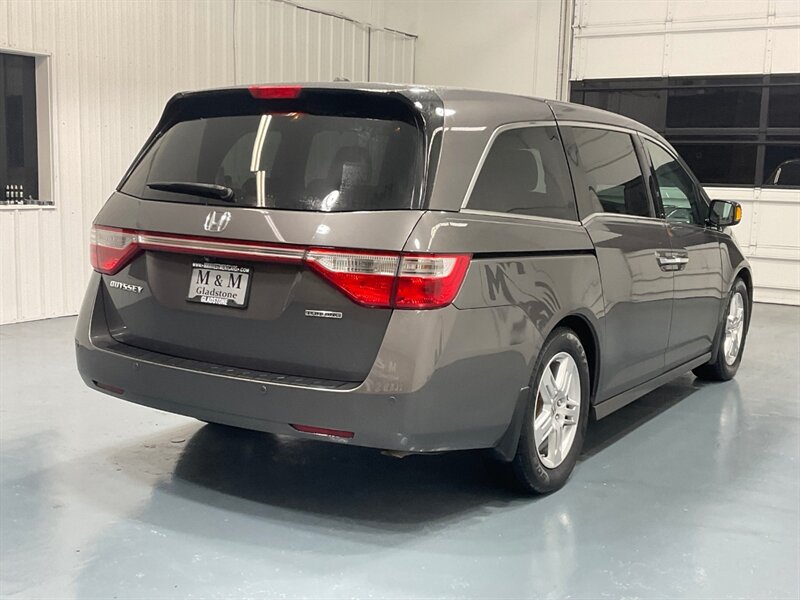 2013 Honda Odyssey Touring Elite MiniVan / 1-OWNER / DVD / 69K MILES  / ZERO RUST / Navi & Backup Camera / Sunroof / Leather Heated Seats / DVD Player / 8-Passenger - Photo 7 - Gladstone, OR 97027