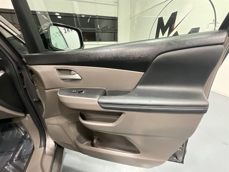 2013 Honda Odyssey Touring Elite MiniVan / 1-OWNER / DVD / 69K MILES  / ZERO RUST / Navi & Backup Camera / Sunroof / Leather Heated Seats / DVD Player / 8-Passenger - Photo 36 - Gladstone, OR 97027