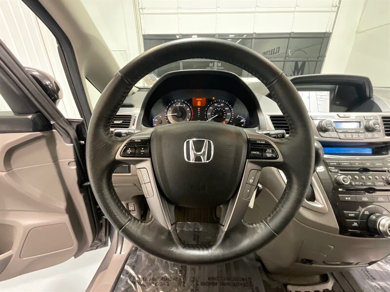 2013 Honda Odyssey Touring Elite MiniVan / 1-OWNER / DVD / 69K MILES  / ZERO RUST / Navi & Backup Camera / Sunroof / Leather Heated Seats / DVD Player / 8-Passenger - Photo 21 - Gladstone, OR 97027
