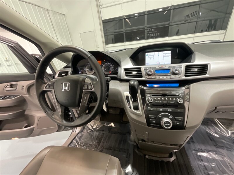 2013 Honda Odyssey Touring Elite MiniVan / 1-OWNER / DVD / 69K MILES  / ZERO RUST / Navi & Backup Camera / Sunroof / Leather Heated Seats / DVD Player / 8-Passenger - Photo 16 - Gladstone, OR 97027