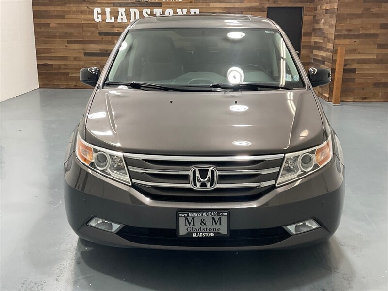 2013 Honda Odyssey Touring Elite MiniVan / 1-OWNER / DVD / 69K MILES  / ZERO RUST / Navi & Backup Camera / Sunroof / Leather Heated Seats / DVD Player / 8-Passenger - Photo 5 - Gladstone, OR 97027