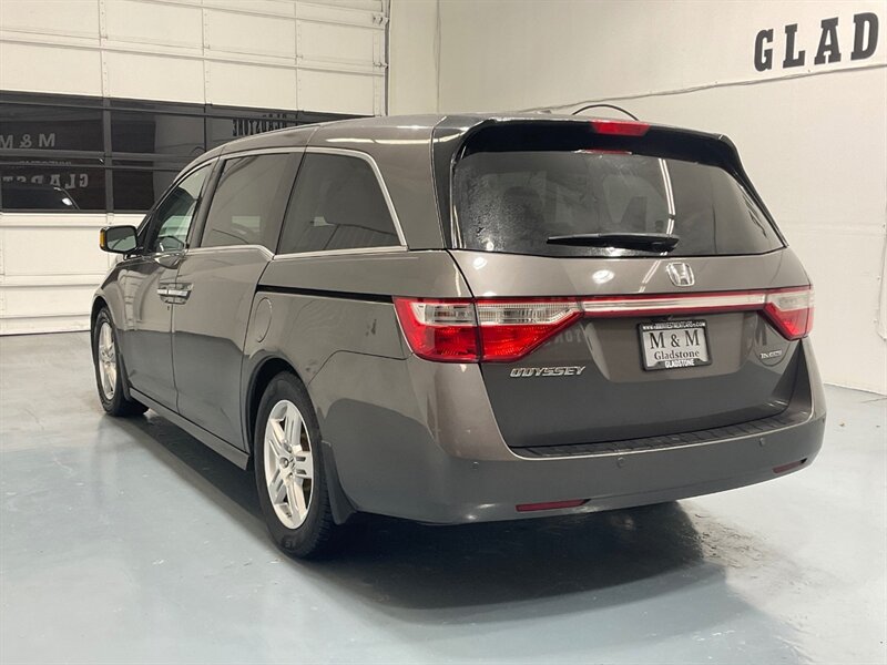 2013 Honda Odyssey Touring Elite MiniVan / 1-OWNER / DVD / 69K MILES  / ZERO RUST / Navi & Backup Camera / Sunroof / Leather Heated Seats / DVD Player / 8-Passenger - Photo 8 - Gladstone, OR 97027