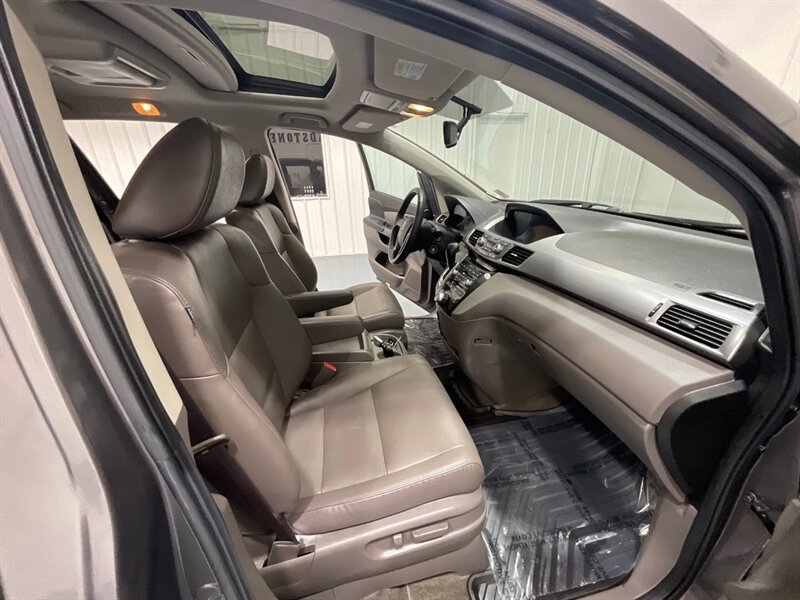 2013 Honda Odyssey Touring Elite MiniVan / 1-OWNER / DVD / 69K MILES  / ZERO RUST / Navi & Backup Camera / Sunroof / Leather Heated Seats / DVD Player / 8-Passenger - Photo 14 - Gladstone, OR 97027
