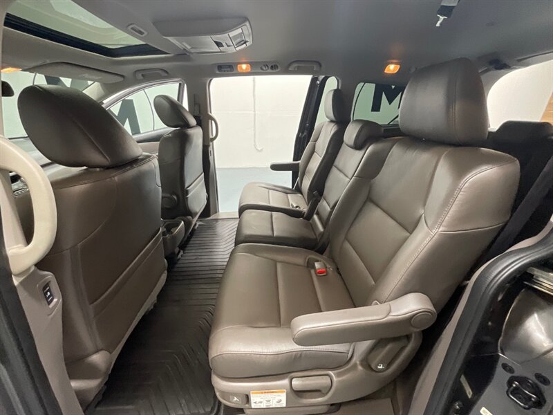 2013 Honda Odyssey Touring Elite MiniVan / 1-OWNER / DVD / 69K MILES  / ZERO RUST / Navi & Backup Camera / Sunroof / Leather Heated Seats / DVD Player / 8-Passenger - Photo 11 - Gladstone, OR 97027