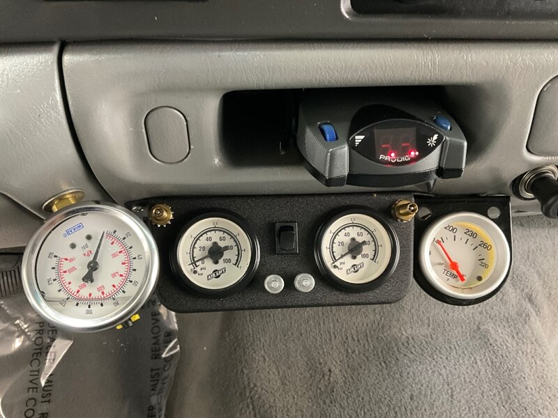 2002 Ford F-350 XLT Crew Cab 4X4 / 7.3L DIESEL /NEW TIRES/LONG BED / ZERO RUST / NEW TIRES / 1-TON / SRW - Photo 18 - Gladstone, OR 97027