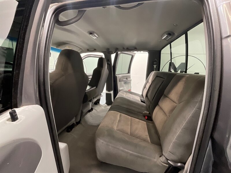 2002 Ford F-350 XLT Crew Cab 4X4 / 7.3L DIESEL /NEW TIRES/LONG BED / ZERO RUST / NEW TIRES / 1-TON / SRW - Photo 12 - Gladstone, OR 97027