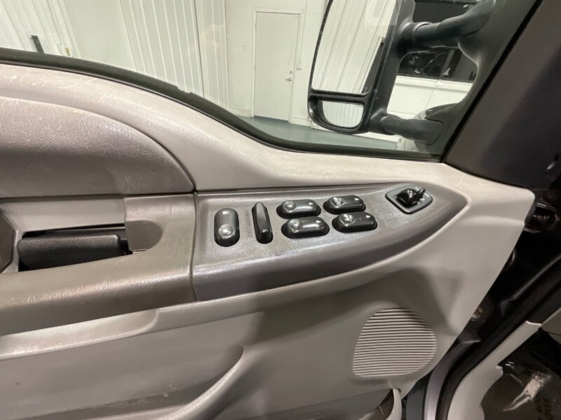 2002 Ford F-350 XLT Crew Cab 4X4 / 7.3L DIESEL /NEW TIRES/LONG BED / ZERO RUST / NEW TIRES / 1-TON / SRW - Photo 35 - Gladstone, OR 97027