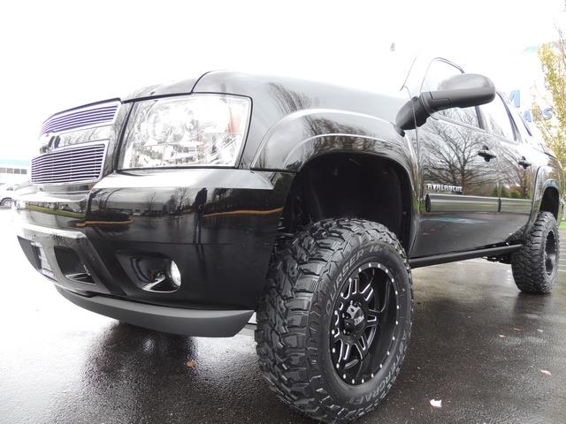 2013 Chevrolet Avalanche LT Black Diamond / 4WD / Leather / LIFTED LIFTED   - Photo 9 - Portland, OR 97217