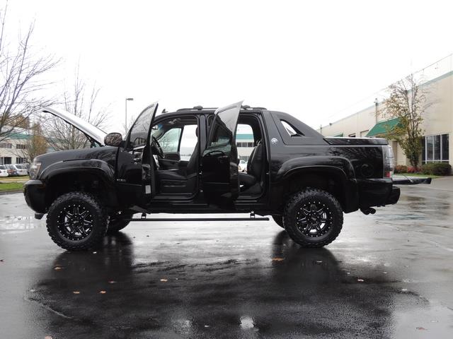 2013 Chevrolet Avalanche LT Black Diamond / 4WD / Leather / LIFTED LIFTED   - Photo 26 - Portland, OR 97217