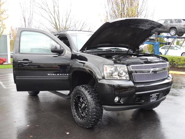 2013 Chevrolet Avalanche LT Black Diamond / 4WD / Leather / LIFTED LIFTED   - Photo 31 - Portland, OR 97217