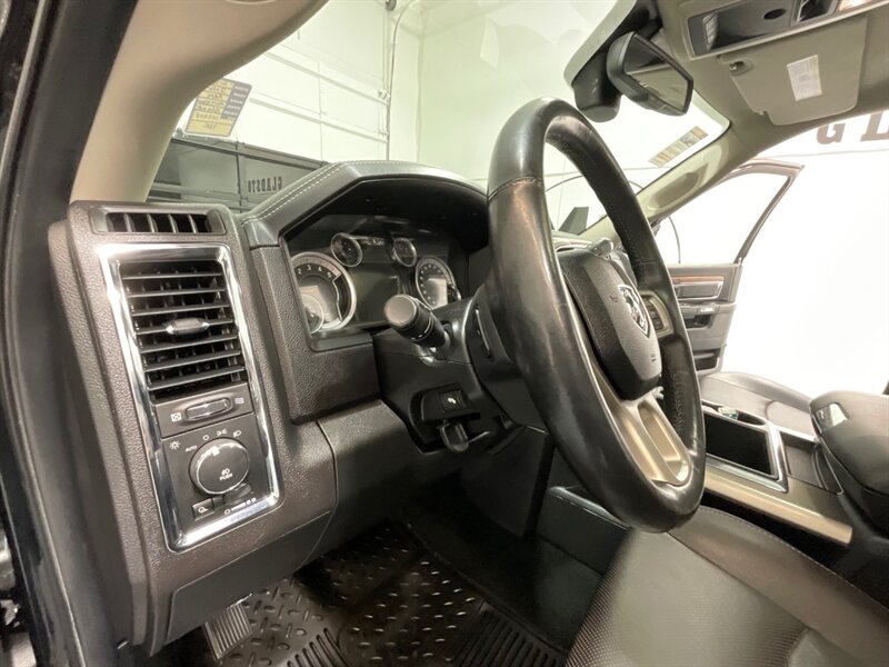 2014 RAM 3500 Laramie Crew Cab 4X4 / 6.7L DIESEL / AISIN TRANSMI  / 1-OWNER LOCAL w. ZERO RUST / Sunroof / Leather / LOW MILES - Photo 11 - Gladstone, OR 97027