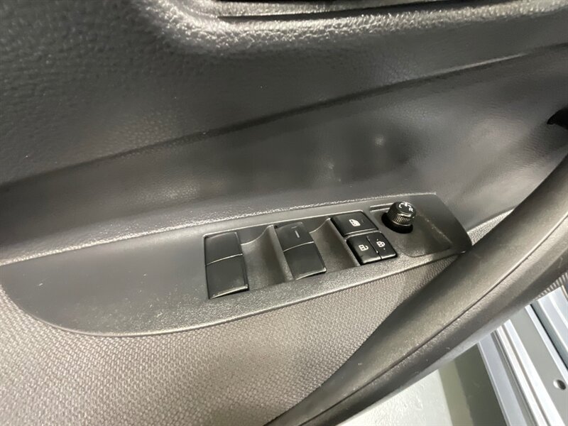 2021 Toyota Corolla LE Sedan 4Cyl / Backup Camera /1-OWNER /61K MILES   - Photo 19 - Gladstone, OR 97027