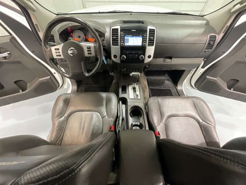 2015 Nissan Xterra PRO-4X Sport Utility 4X4 / 1-OWNER / 71K MILES  / BRAND NEW TIRES / Leather w. Heated Seats / Navigation & Backup camera / Diff Locks / ZERO RUST - Photo 17 - Gladstone, OR 97027