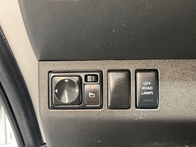 2015 Nissan Xterra PRO-4X Sport Utility 4X4 / 1-OWNER / 71K MILES  / BRAND NEW TIRES / Leather w. Heated Seats / Navigation & Backup camera / Diff Locks / ZERO RUST - Photo 18 - Gladstone, OR 97027