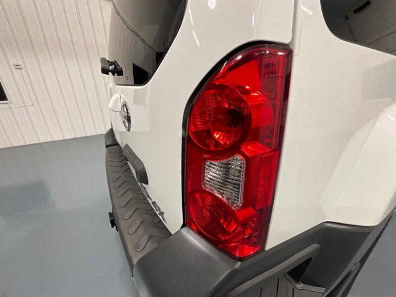 2015 Nissan Xterra PRO-4X Sport Utility 4X4 / 1-OWNER / 71K MILES  / BRAND NEW TIRES / Leather w. Heated Seats / Navigation & Backup camera / Diff Locks / ZERO RUST - Photo 28 - Gladstone, OR 97027