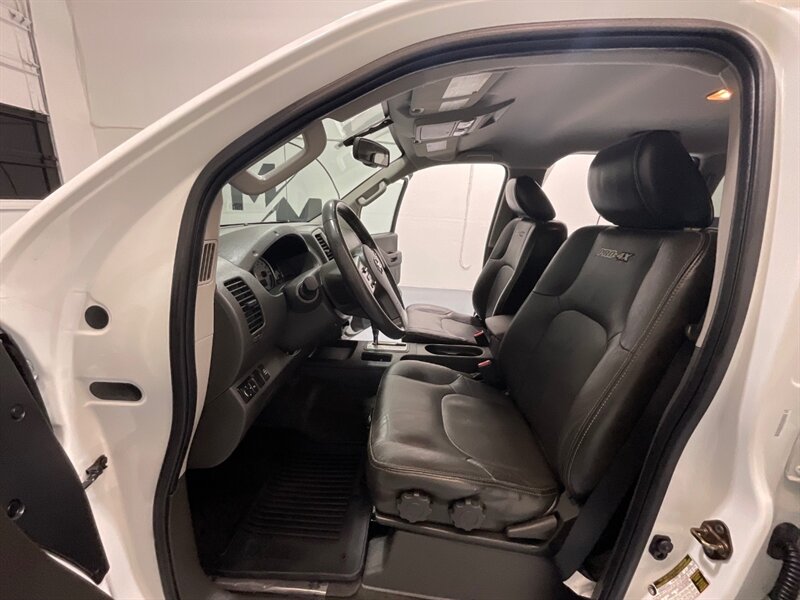 2015 Nissan Xterra PRO-4X Sport Utility 4X4 / 1-OWNER / 71K MILES  / BRAND NEW TIRES / Leather w. Heated Seats / Navigation & Backup camera / Diff Locks / ZERO RUST - Photo 34 - Gladstone, OR 97027