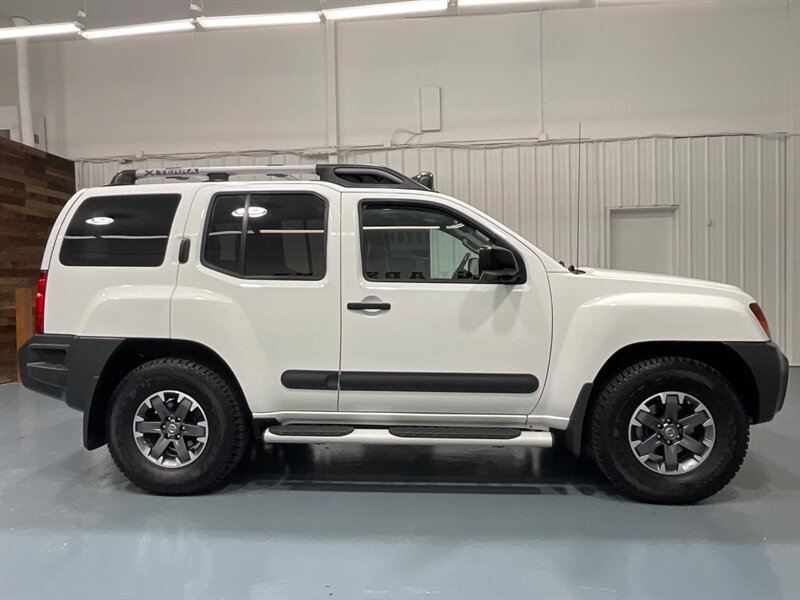 2015 Nissan Xterra PRO-4X Sport Utility 4X4 / 1-OWNER / 71K MILES  / BRAND NEW TIRES / Leather w. Heated Seats / Navigation & Backup camera / Diff Locks / ZERO RUST - Photo 4 - Gladstone, OR 97027