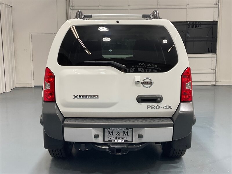 2015 Nissan Xterra PRO-4X Sport Utility 4X4 / 1-OWNER / 71K MILES  / BRAND NEW TIRES / Leather w. Heated Seats / Navigation & Backup camera / Diff Locks / ZERO RUST - Photo 6 - Gladstone, OR 97027