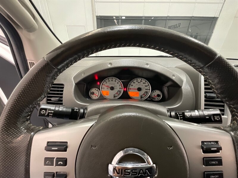 2015 Nissan Xterra PRO-4X Sport Utility 4X4 / 1-OWNER / 71K MILES  / BRAND NEW TIRES / Leather w. Heated Seats / Navigation & Backup camera / Diff Locks / ZERO RUST - Photo 45 - Gladstone, OR 97027