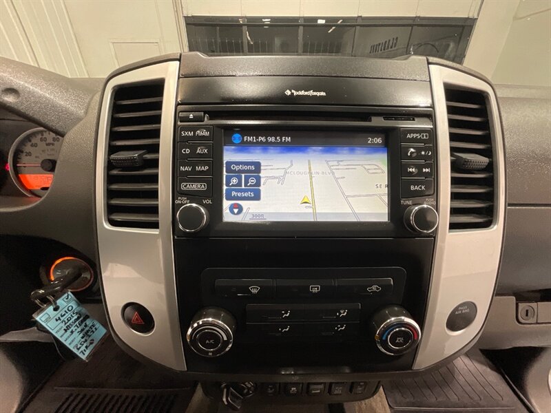 2015 Nissan Xterra PRO-4X Sport Utility 4X4 / 1-OWNER / 71K MILES  / BRAND NEW TIRES / Leather w. Heated Seats / Navigation & Backup camera / Diff Locks / ZERO RUST - Photo 15 - Gladstone, OR 97027