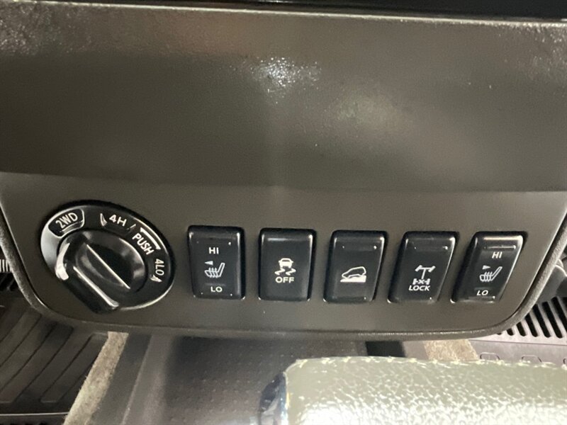 2015 Nissan Xterra PRO-4X Sport Utility 4X4 / 1-OWNER / 71K MILES  / BRAND NEW TIRES / Leather w. Heated Seats / Navigation & Backup camera / Diff Locks / ZERO RUST - Photo 19 - Gladstone, OR 97027