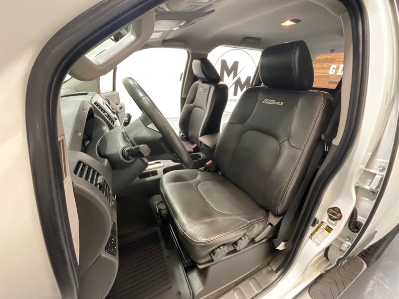 2015 Nissan Xterra PRO-4X Sport Utility 4X4 / 1-OWNER / 71K MILES  / BRAND NEW TIRES / Leather w. Heated Seats / Navigation & Backup camera / Diff Locks / ZERO RUST - Photo 9 - Gladstone, OR 97027