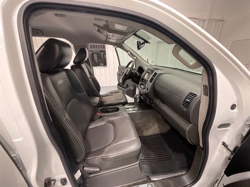 2015 Nissan Xterra PRO-4X Sport Utility 4X4 / 1-OWNER / 71K MILES  / BRAND NEW TIRES / Leather w. Heated Seats / Navigation & Backup camera / Diff Locks / ZERO RUST - Photo 12 - Gladstone, OR 97027