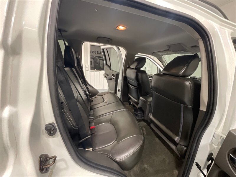2015 Nissan Xterra PRO-4X Sport Utility 4X4 / 1-OWNER / 71K MILES  / BRAND NEW TIRES / Leather w. Heated Seats / Navigation & Backup camera / Diff Locks / ZERO RUST - Photo 11 - Gladstone, OR 97027