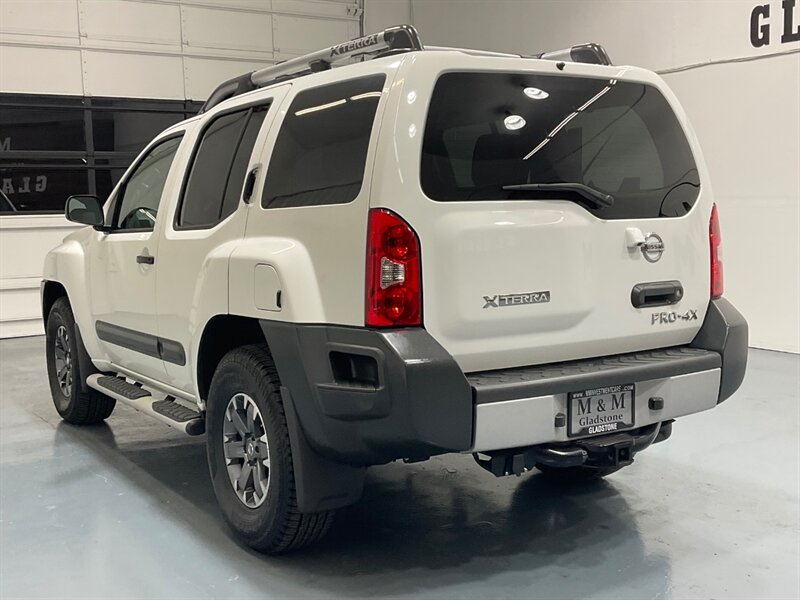 2015 Nissan Xterra PRO-4X Sport Utility 4X4 / 1-OWNER / 71K MILES  / BRAND NEW TIRES / Leather w. Heated Seats / Navigation & Backup camera / Diff Locks / ZERO RUST - Photo 8 - Gladstone, OR 97027