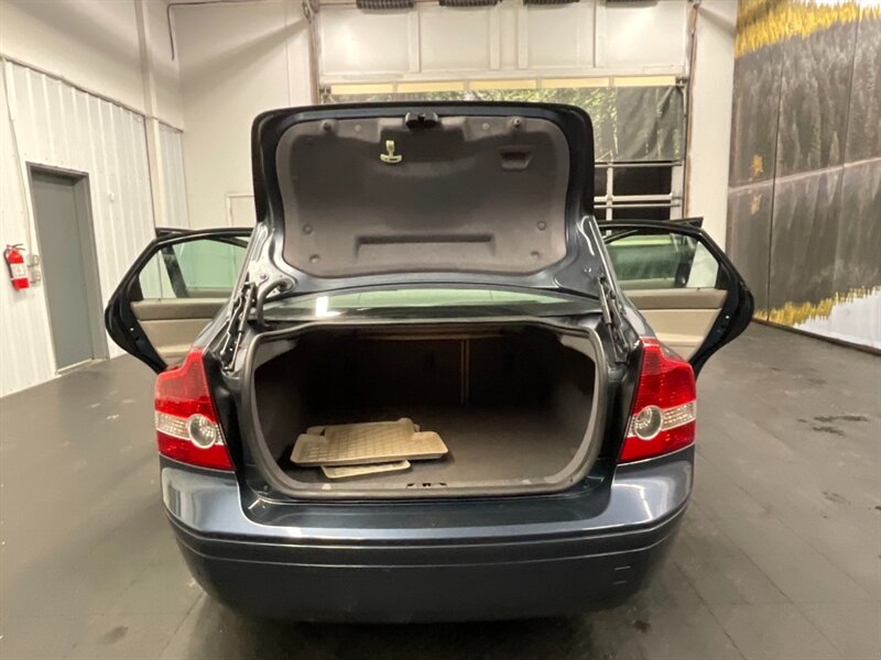 2007 Volvo S40 2.4i Sedan / Leather & Heated Seats / 61,000 MILES  LOCAL OREGON CAR / SUNROOF / CLEAN CLEAN !! - Photo 26 - Gladstone, OR 97027